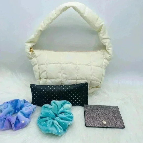 Woman’s Cloud Feel Puffer Quilted Shoulder Bag in Cream White - Picture 2 of 7